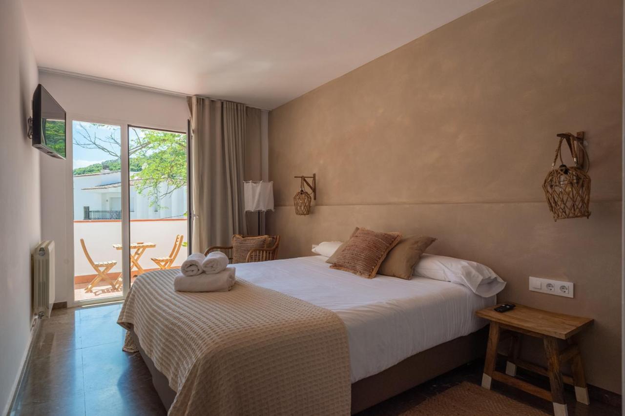 Hostal Es Niu De Тамариу Экстерьер фото
